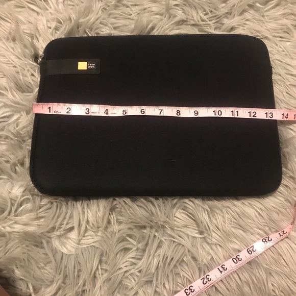 Black case logic laptop sleeve - Picture 5 of 6